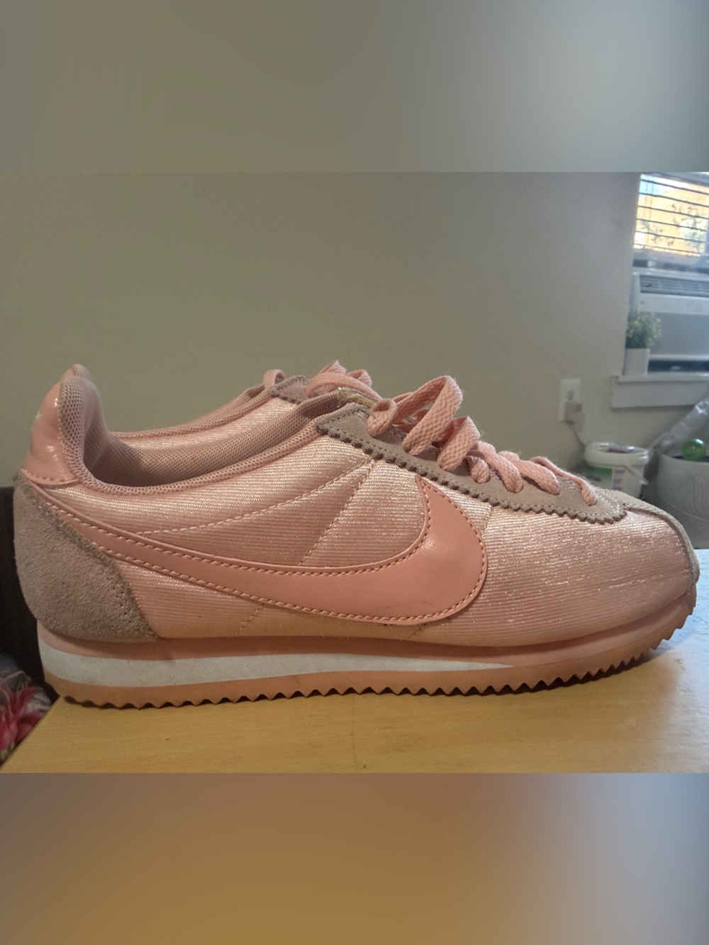NIKE WMNS SZ 7